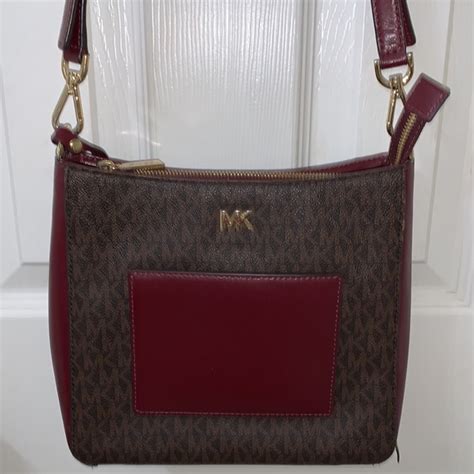 michael michael kors gloria crossbody oxbloos|Michael Kors Gloria Signature Brown Oxblood Pocket Swingpack .